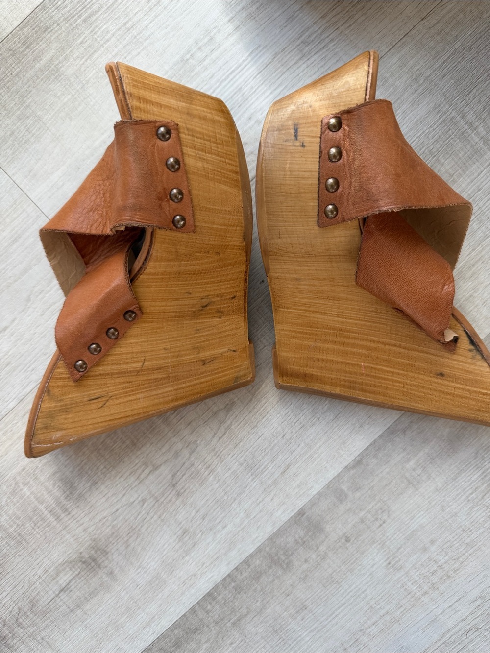 Steve Madden Tan Leather Crisscross Wedge Sandals with Studs - Picture 1 of 14